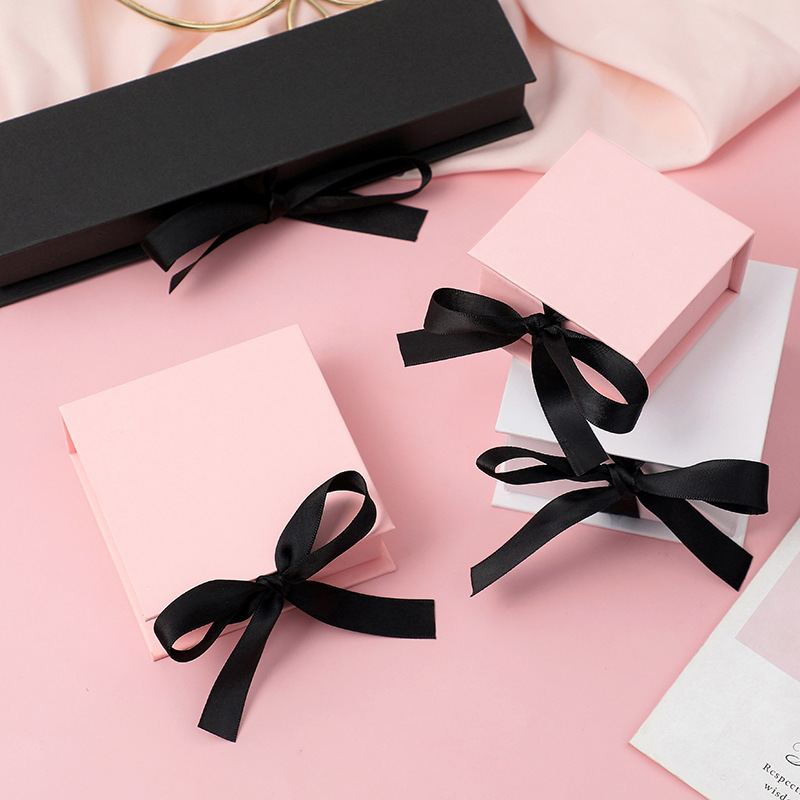 China Wholesale Ribbon Closure Cardboard Paper Packaging Jewelry Gift Box