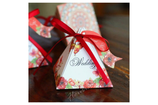 Unique Design Triangle Shaped White Wedding Gift Explosion Box