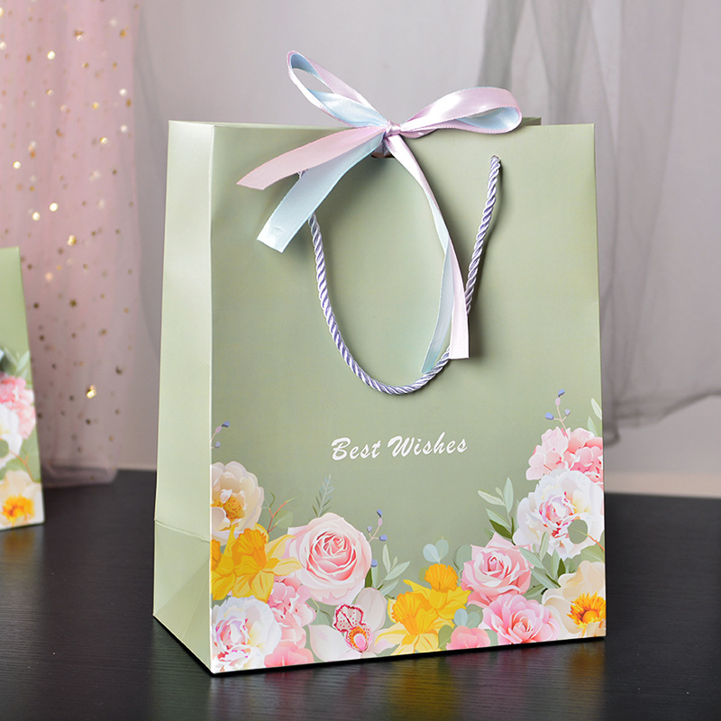 China Manufacturer Wholesale Paper Packaging Gift Bags With Ribbon Closure