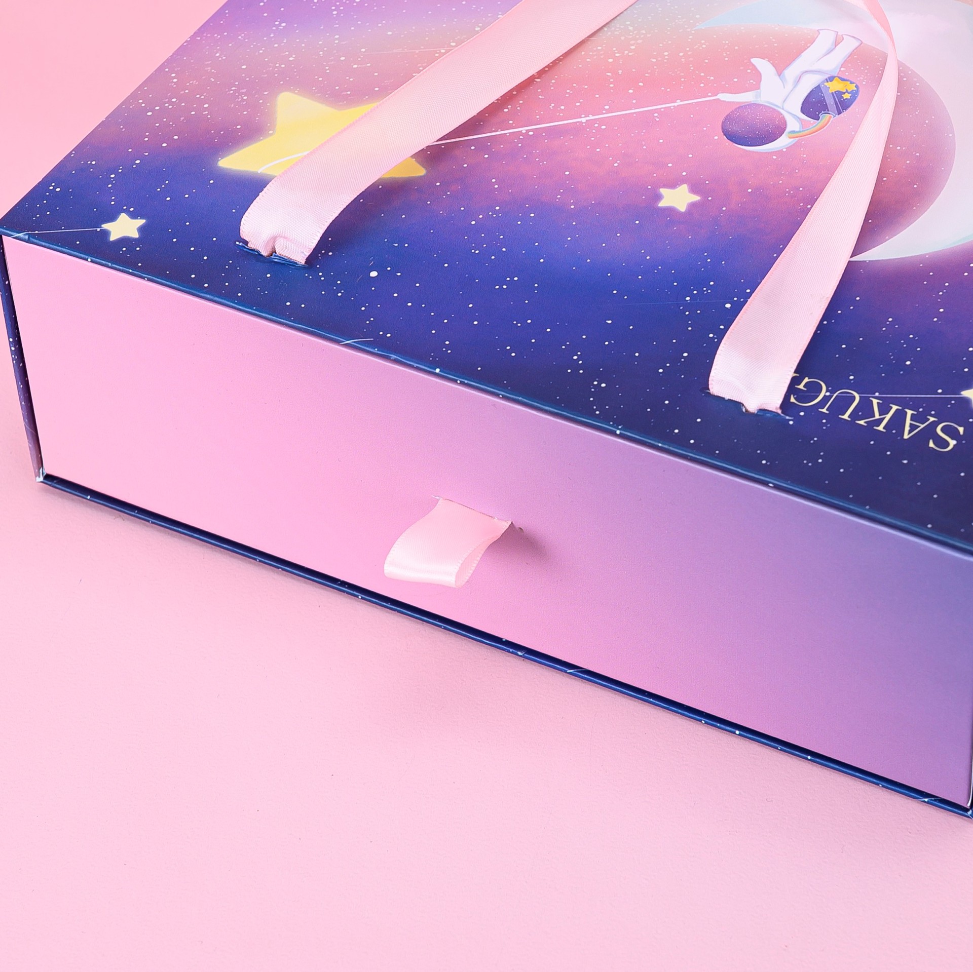 Ribbon Handle Custom Logo Printed Cardboard Paper Packaging Gift Carton Boxes