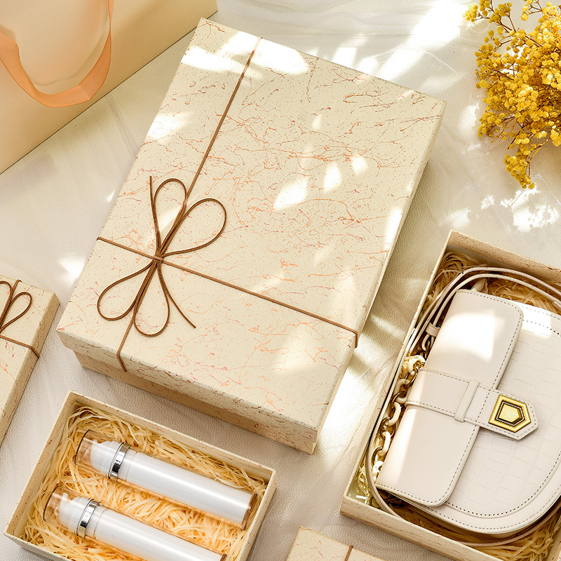 Portable Modern Custom Logo Printing Fashionable Rigid Cardboard Packaging Carton Apparel and Shoes Gift Box