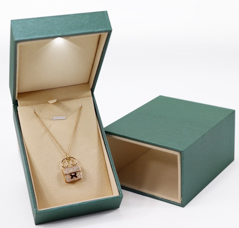 New Arrivals Luxury Clamshell LED Jewelry Box For Ring/Necklace