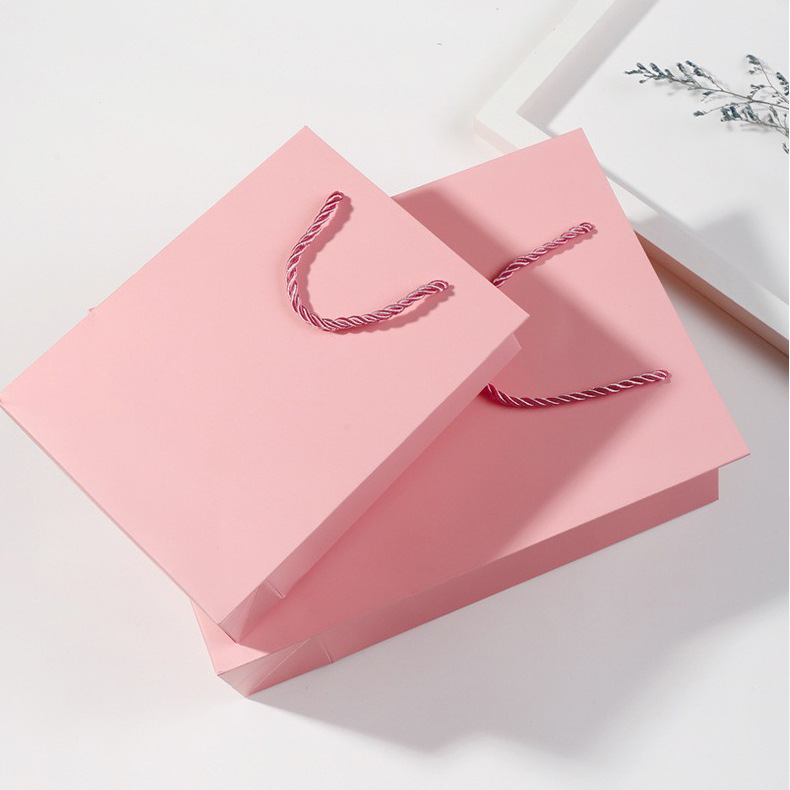 China Wholesale Custom Logo Printing Fashion Paper Packaging Gift Bag