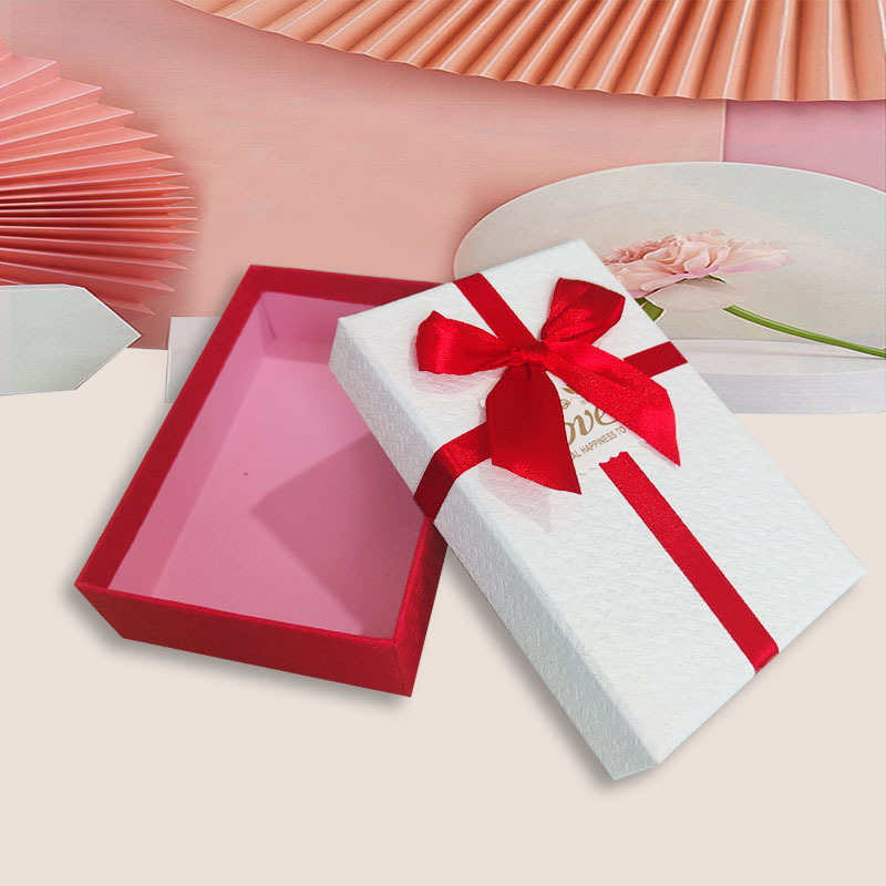 China Manufacturer Wholesale Cardboard Paper Packaging Gift Jewelry Shoulder Box