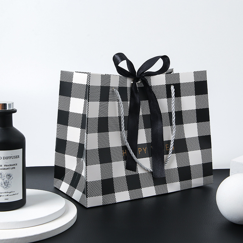  China Wholesales Ribbon Closure Paper Packaging Gift Bag,Luxury Shopping Bags