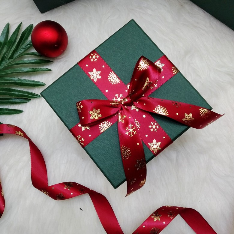 Exquisite Lid and Base Christmas Packaging Paper Gift Box, Custom Logo Printing Cosmetic Beauty Products Carton Box