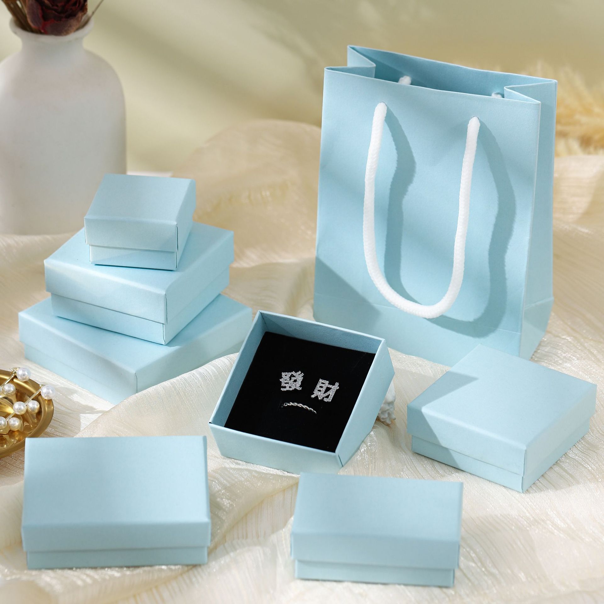 China Manufacturer Wholesale Custom Logo Printing Jewelry Box