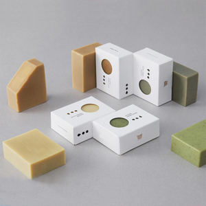 Eco Friendly Customized Design Free Sample Home Hand Made Soap Candle Cosmetic Perfume Makeup Skincare Essencial Oil Packaging Cardboard Gift Box with Window 