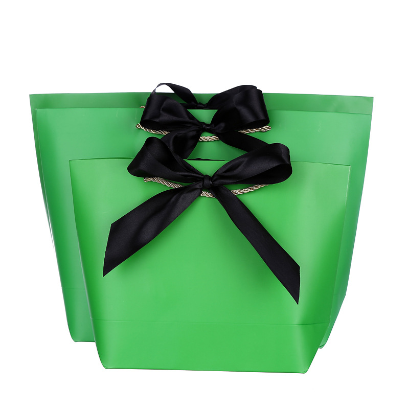 China Manufacturer Wholesale Fashion Shopping Paper Gift Bags With Ribbon
