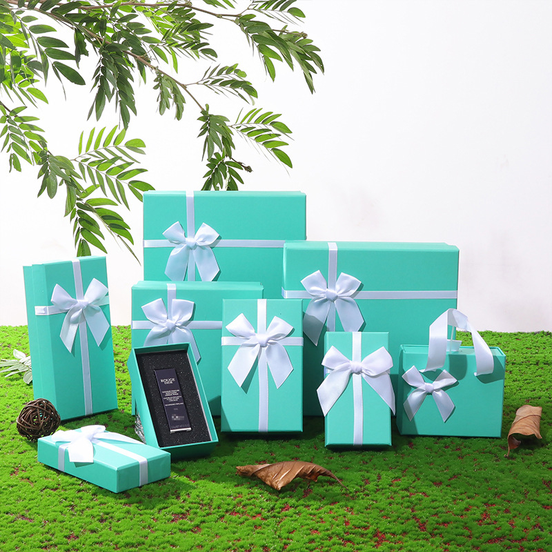 China Manufacturer Wholesale Cosmetic Paper Packaging Gift Box