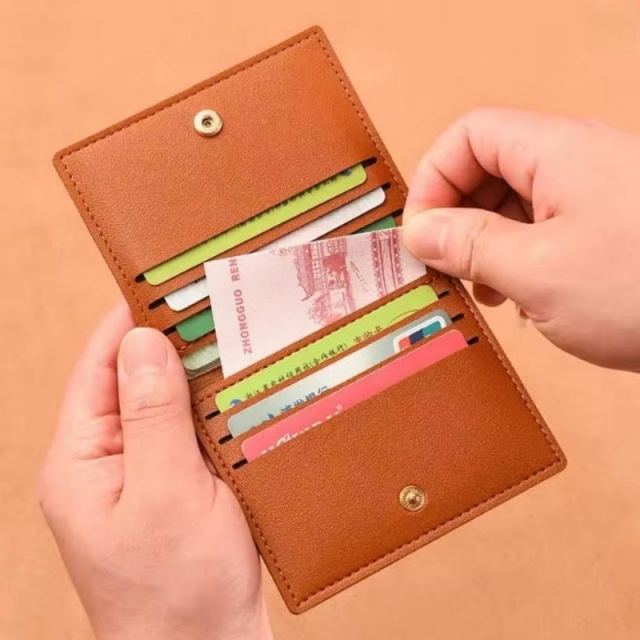 Customizable Slim Minimalist PU Leather Card Wallet Multi Slot Button Closed Portable Business ID Credit Card Holder For Daily Use