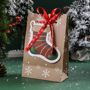 Custom Christmas Xmas Festival Pattern Kraft Paper Bags with Handle Holiday Pattern Gift Packaging Packing Bag Customization Shopping Bag for Chocolate Appeal