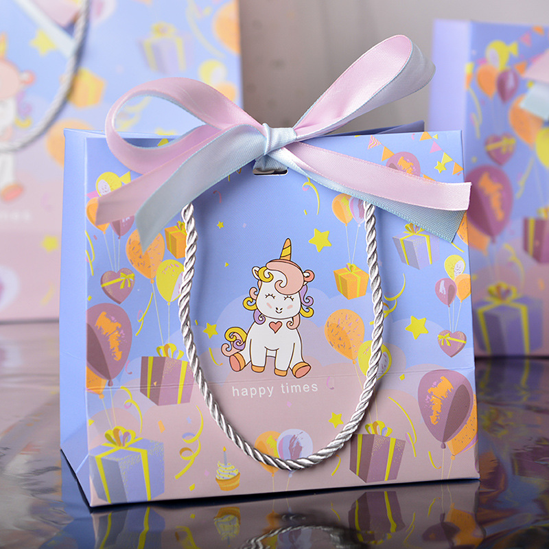 China Manufacturer Wholesale Paper Packaging Gift Bags With Ribbon Closure